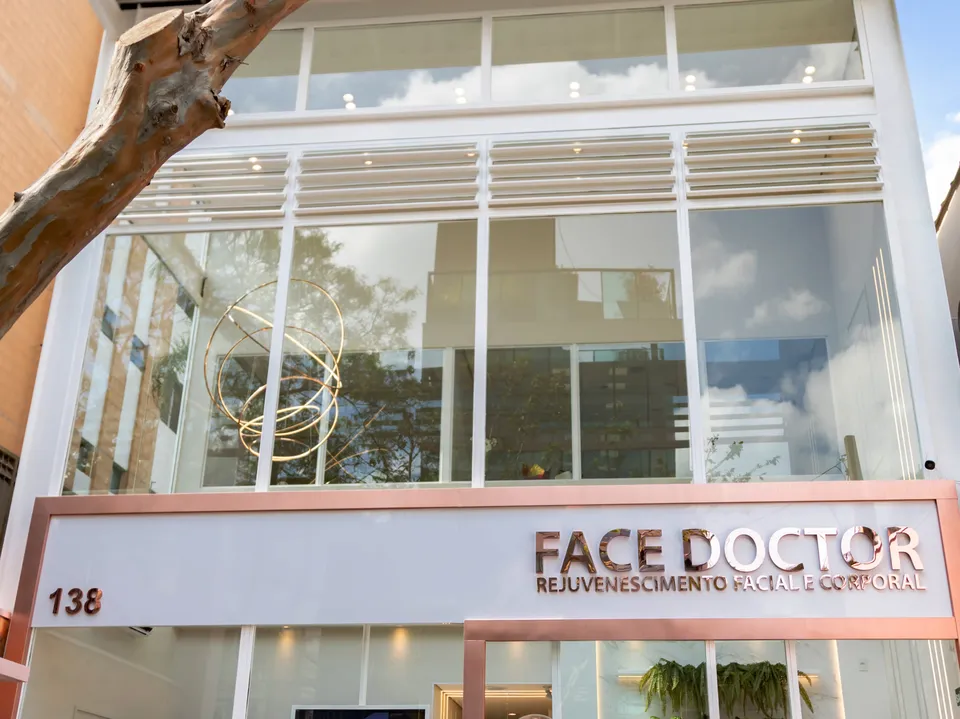 Fachada de uma clínica Face Doctor